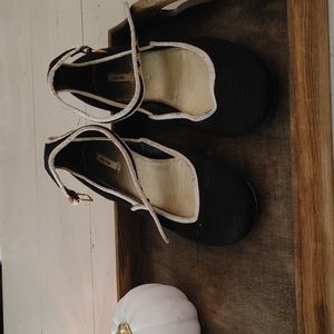 Miu Miu Ballerina raffia with ankle strap in fair condition.